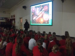 Gweithdy tân gwyllt gyda PC Thomas:
